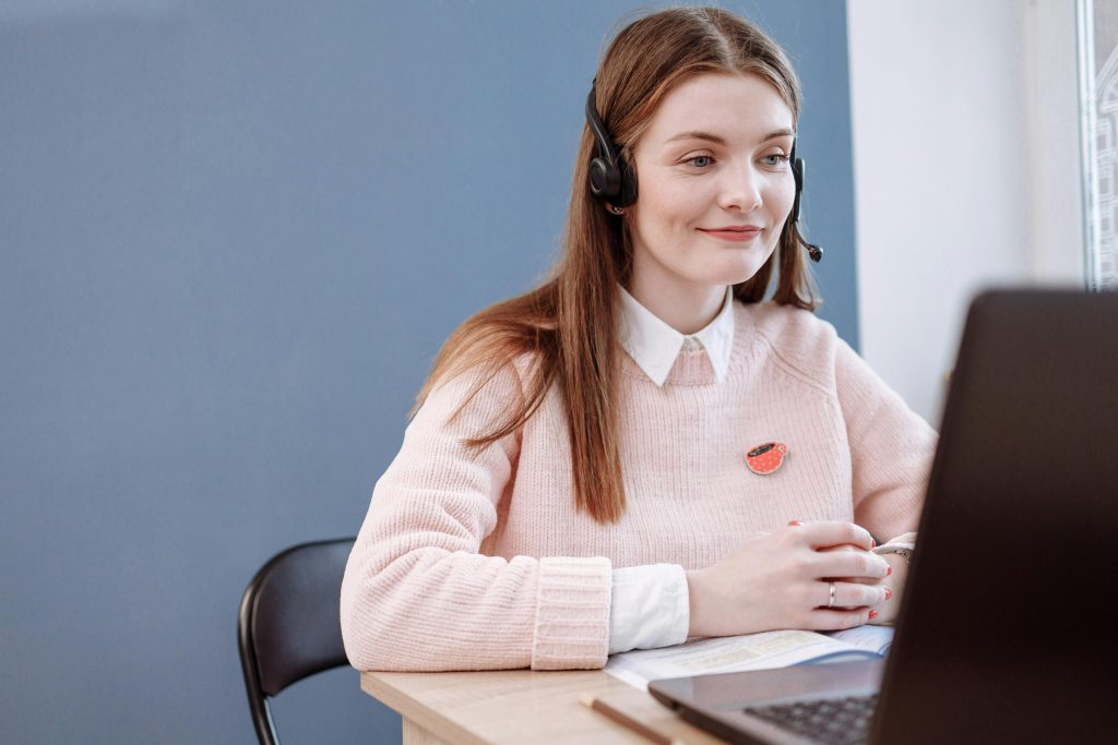 What Is a Virtual Assistant and How Can They Help Your Business? Digital and Online assistance