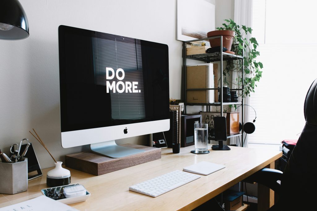 Virtual Assistant vs In-House Staff: Which Is Better? Virtual Assistant vs In-House Staff